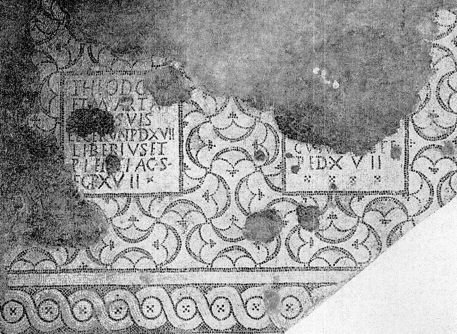 Sezione del pavimento musivo con iscrizione relativa a Marta, tratta da InscrIt X.5/2, 716.
